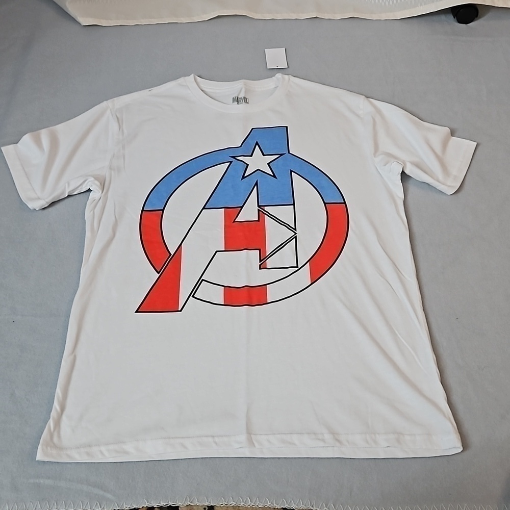 Marvel Avengers TShirt sz S  White Patriotic graphic NWT